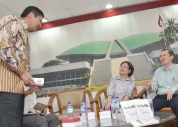 Jokowi Dilarang Jadi Ketum PDIP