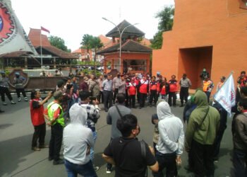 Surati Bupati Mojokerto, Warga Lolawang Desak Kades M Toha Dicopot