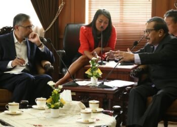 Soekarwo Promosikan Potensi Investasi Jatim ke Dubes Inggris