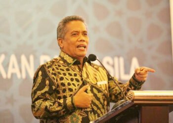 Luhut Pangaribuan Lantik 30 Calon Advokat PERADI