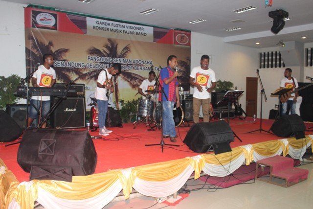 Fajar Band Menghipnotis Warga Lamaholot di Jakarta