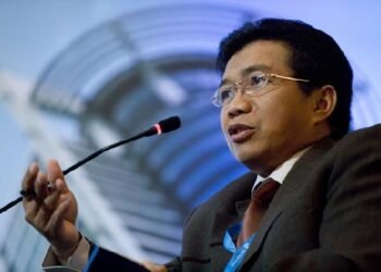 Muliaman Hadad Raih Penghargaan Monash University Australia