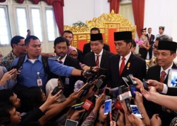 Jokowi: Saya Tahu Dua-duanya Keras Kepala