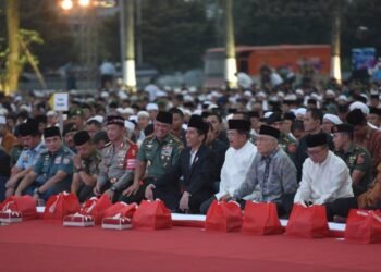 Presiden Jokowi: Besok, 100% Gaji ke-14 Terbayarkan