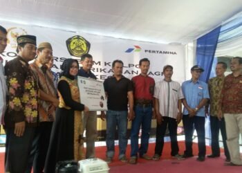 Bantu 279 Unit Konverter Kit, Eni Gelontorkan Ratusan Juta Rupiah ke Nelayan Paciran