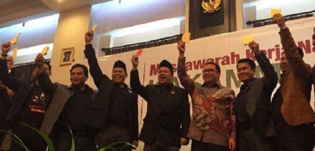 Fahri Acungkan Kartu Merah Untuk Jokowi