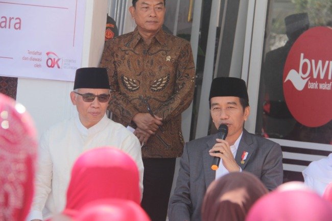 Presiden Resmikan Bank Wakaf Mikro An Nawawi Tanara di Serang