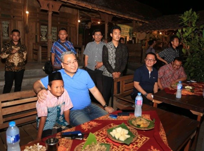 Nobar Bersama Warga Desa, Mendes PDTT Dukung Brasil