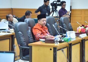 Dolar Tembus Rp15.000, Fahri: Revisi Target Pertumbuhan Ekonomi