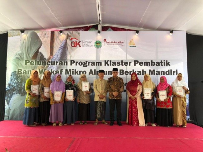 OJK Resmikan Program Klaster Pembatik BWM Almuna Berkah Mandiri