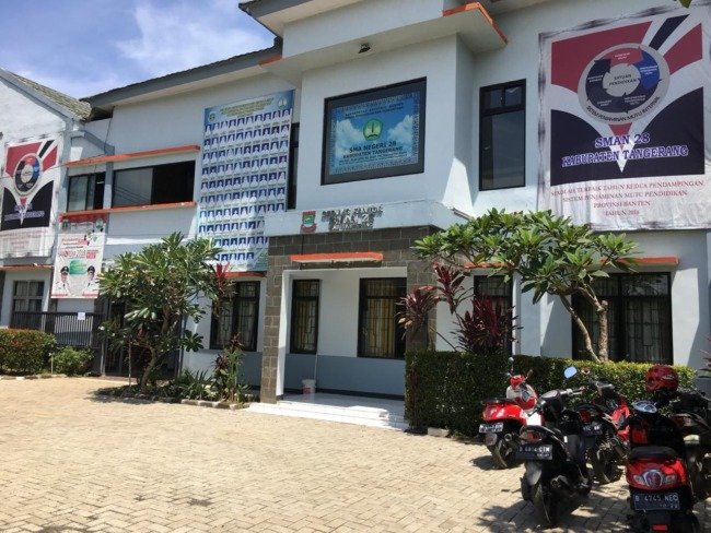 Teknisi di SMAN 28 Cisauk, Tangerang Pastikan Server Aman Selama UNBK