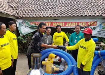 Kementan Serahkan Bantuan Pompa Bagi Petani Padi di Karanganyar