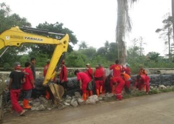 Dinas PU Tangsel Mulai Perbaiki Tanggul Ambrol