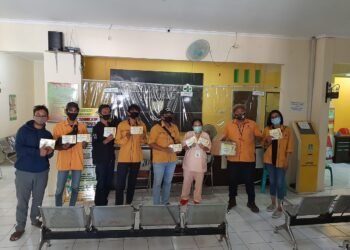 GEMA MKGR dan Ade Puspita Sari Bergandengan Bagi-Bagi Masker ke Warga