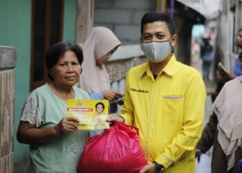 Bantu Warga, Wenny Haryanto Bagikan Ribuan Sembako
