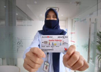 59 Orang Karyawan PT Food Station Terima Kartu Pekerja Jakarta dari Bank DKI