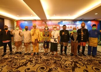 HUT RI Ke 75, Komisaris dan Direksi BTN ‘Promosikan’ Busana Tradisional