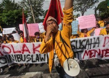 Pengesahan Omnibus Cipta Kerja Mengkhianati Kedaulatan Rakyat
