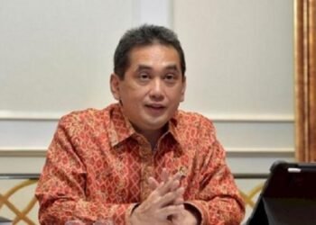 Mendag Serahkan Sertifikat SNI 8152:2015 Kepada Tiga Pasar Rakyat