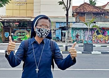 Demi Guru Honorer,  10  Kali Keliling Bumi