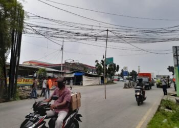 Kabel Semrawut Ganggu Aktifitas Warga di Tangsel