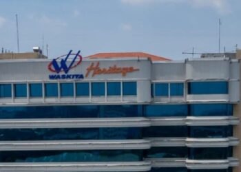 Obligasi III-2021 yang akan ditawarkan WSKT ini terbagi menjadi dua seri, yakni Seri A memiliki jumlah pokok senilai Rp722 miliar dengan tingkat bunga sebesar 6,1 persen per tahun yang memiliki tenor selama lima tahun