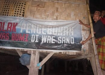 Pada Kamis, 28 Oktober 2021, warga Wae Sano mendesak agar menghentikan rekayasa atas sikap penolakan warga.