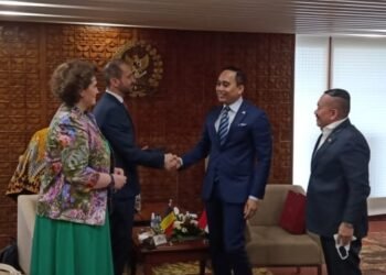 Wakil Ketua BKSAP DPR, Putu Supadma Rudana didampingi Sartono Hutomo menerima delegasi Parlemen Rumania yang dipimpin, Stefan Musolu Laura Luliana Scantei dan Dubes Rumania, Dan Adrian Balanescu diRuang Rapat Pimpinan DPR, Selasa (29/3/2022)
