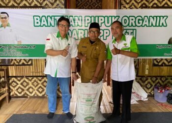 DPP HKTI Salurkan Bantuan Pupuk Organik Untuk Petani di Bandung Barat