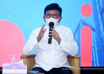 Menteri Johnny Dorong BUMN dan Swasta Gunakan Produk Dalam Negeri
