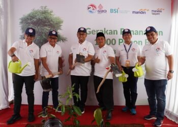 Mandiri Group Bersama PPATK Tanam 1.000 Pohon di Kawasan Katulampa