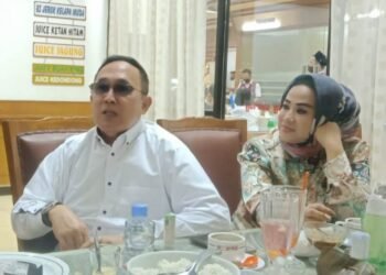 Anggota Komisi V DPR Eddy Santana Putra dan Istri, Eva Ajeng.