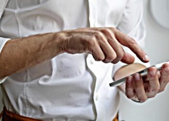 Belanja di CHARLES & KEITH, PEDRO dan EA7 Emporio Armani Bisa Pakai Indodana PayLater