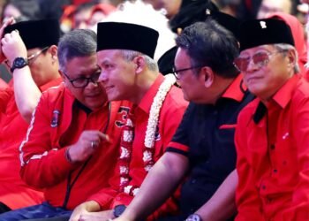 Pantun Hasto Sindir Calon Pemimpin Lain Yang Iri Karena Kesatupaduan Ganjar dan Jokowi