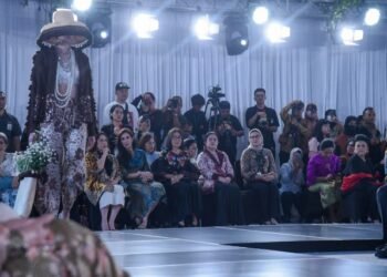 Ketua DPR RI Puan Maharani saat menghadiri pameran Gelar Batik Nusantara 2023 (GBN 2023) di SPARK Senayan