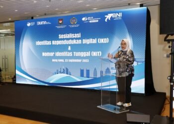 Direktur Pelayanan bpjamsostek Roswita Nilakurnia