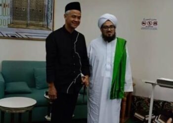 Ganjar Pranowo Ngalab Berkah ke Sayyid Ahmad bin Muhammad Al Maliki