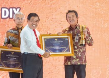 Bank DKI berhasil menerima penghargaan sebagai Peringkat II (Dua) Bank Pembangunan Daerah ”Kategori Besar”