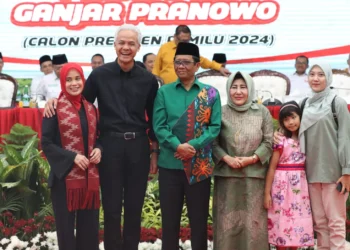 Ganjar dan Mahfud MD Bawa Keluarga saat Pengumuman Bacawapres
