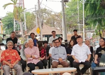 Ganjar-Mahfud Kongkow Bareng Gen Z di M Blok