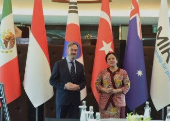 Ketua DPR RI Puan Maharani bersama Wakil Presiden Senat Australia Andrew Mclachan di sela-sela perhelatan MIKTA Speakers' Consultation ke-9 di Jakarta/Foto : Dok DPR