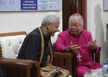 Capres Ganjar dan Uskup Mandagi, Blak-blakan Soal Pemilu hingga Papua