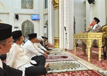 Hari Kedua Di Padang, Mahfud MD Ceramah Subuh, Dihadiri Gubernur dan Wagub Sumbar