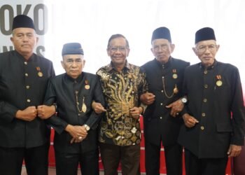 “Duduak Basamo” Tokoh Lintas Etnis dan Agama, Mahfud Janji Perjuangkan Hak Ulayat Dan Adat