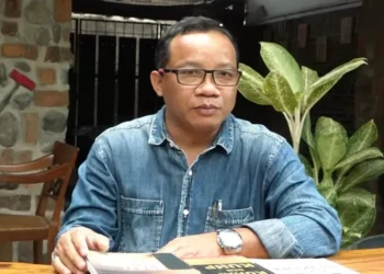 Edi Hardum: Kalau Punya Etika, Jokowi Harus Mundur, Ajak Ibu Iriana Menangkan Gibran