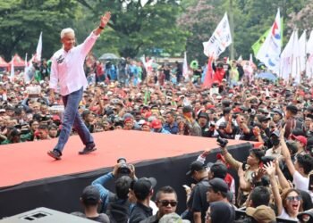 Bakar Semangat Puluhan Ribu Warga Jabar, Ganjar: Kami Bersama Rakyat