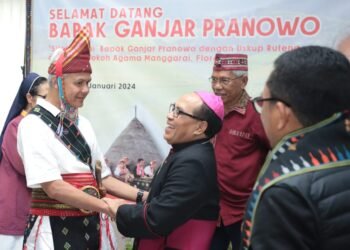 Pertama Kali ke Ruteng, Ganjar disambut Hangat Uskup Ruteng