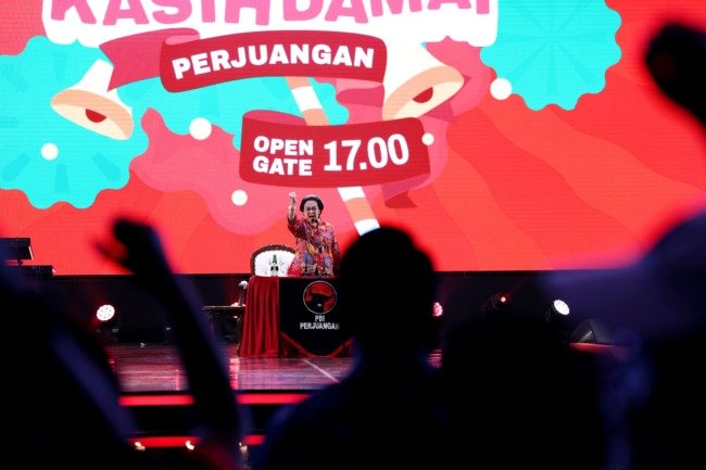 Bu Mega: Kekuasaan Itu Enak, Tapi Kita Jangan Lupa Daratan