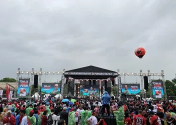 Ribuan Massa Penuhi  Benteng Vastenburg Solo