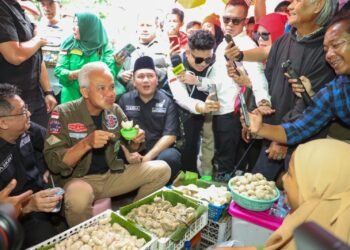 Sering Blusukan ke Pasar, Ganjar Akan Bawa Aspirasi Masyarakat di Debat Capres